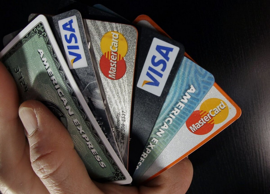 บัตรเครดิตและบัตรเดบิต ทำธุรกรรมได้อย่างง่ายดาย
